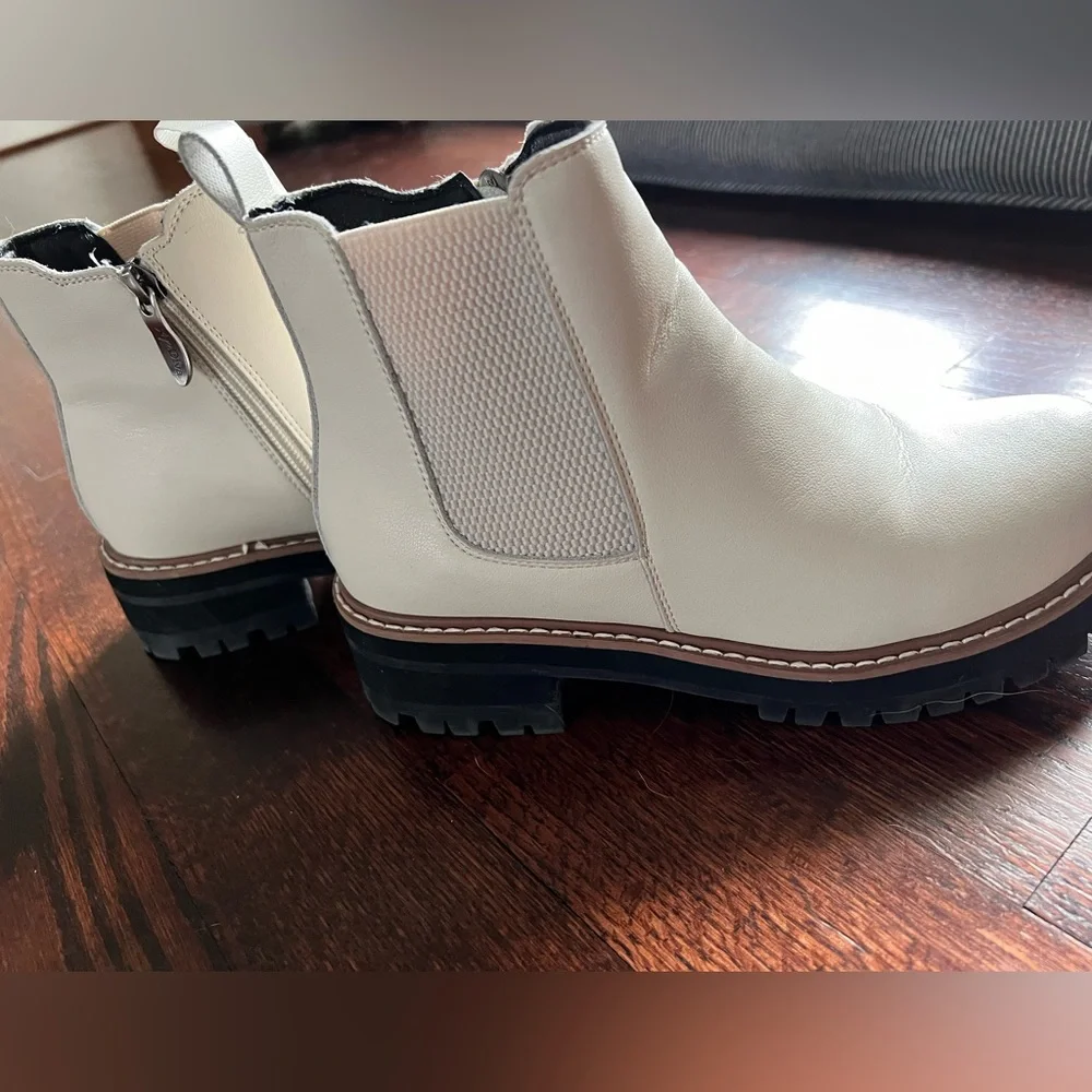 White Lug Sole Boots sz 38 euro / 7.5 US - Picture 3 of 10